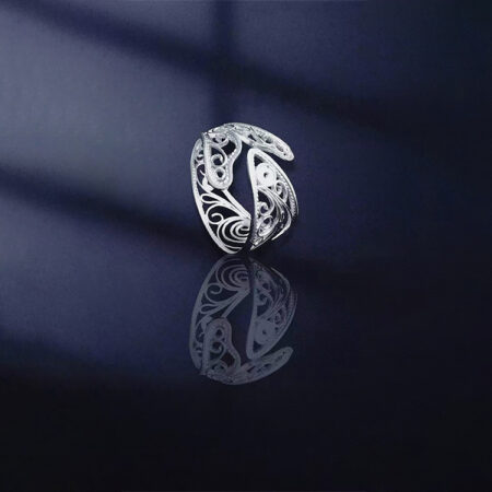 Silver Filigree Fish Ring: Exquisite, Hollow, Retro, Fashionable, Personalized, Unique Design, High-quality Band